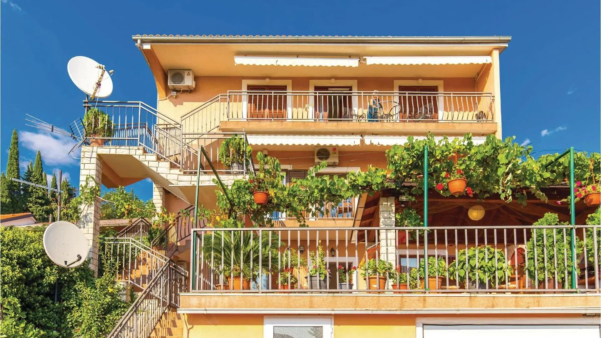 2 Bedroom Gorgeous Apartment In Kostrena
