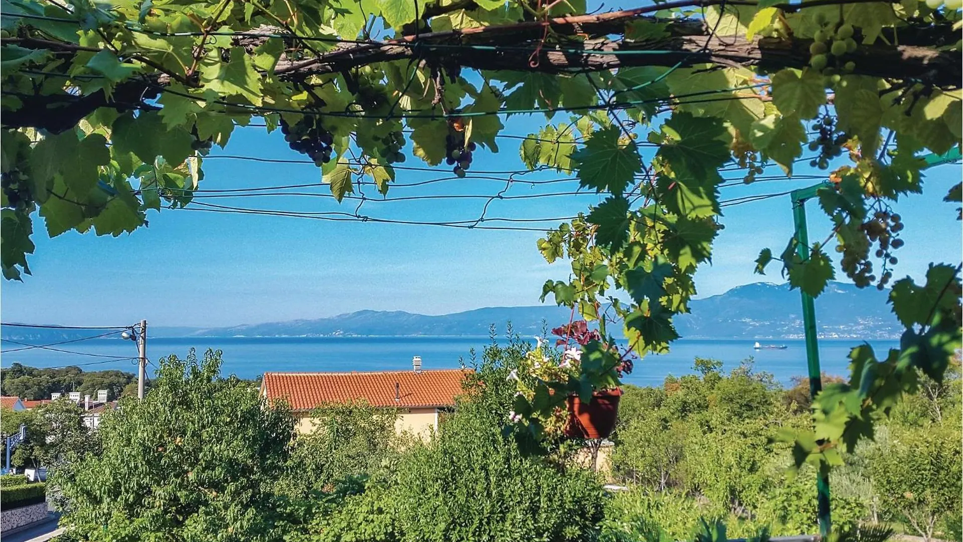 2 Bedroom Gorgeous Apartment In Kostrena